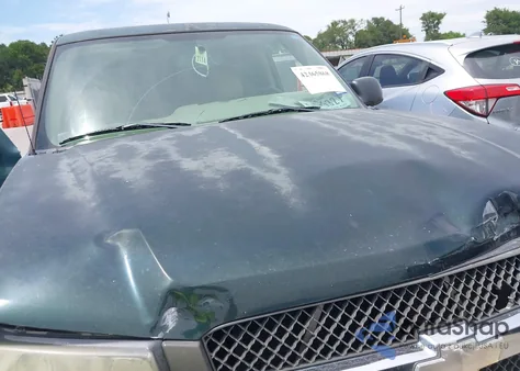 2005 Chevrolet Silverado 1500 from USA, damaged, VIN 1GCEC14X05Z235351